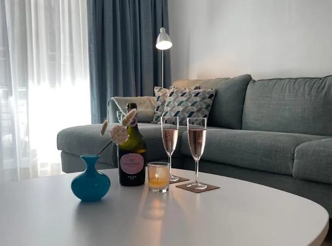 Double View Apartment *